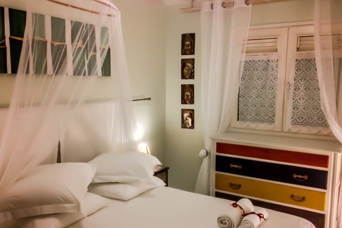 Standard Room, 1 Bedroom, Shared Bathroom (Green Room) | Iron/ironing board, free WiFi, bed sheets