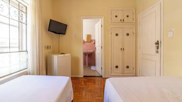 Room | Minibar, in-room safe, desk, free WiFi