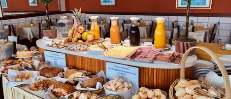 Free daily buffet breakfast