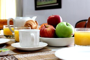 Petit déjeuner complet compris tous les jours