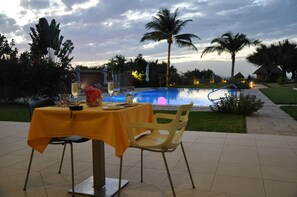 Breakfast, lunch, dinner served; international cuisine 