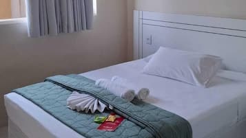 Roupas de cama premium, edredons de pluma, frigobar, escrivaninha