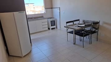 Refrigerador y utensilios de cocina