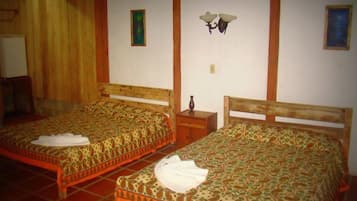 Premium bedding, minibar, desk, free WiFi