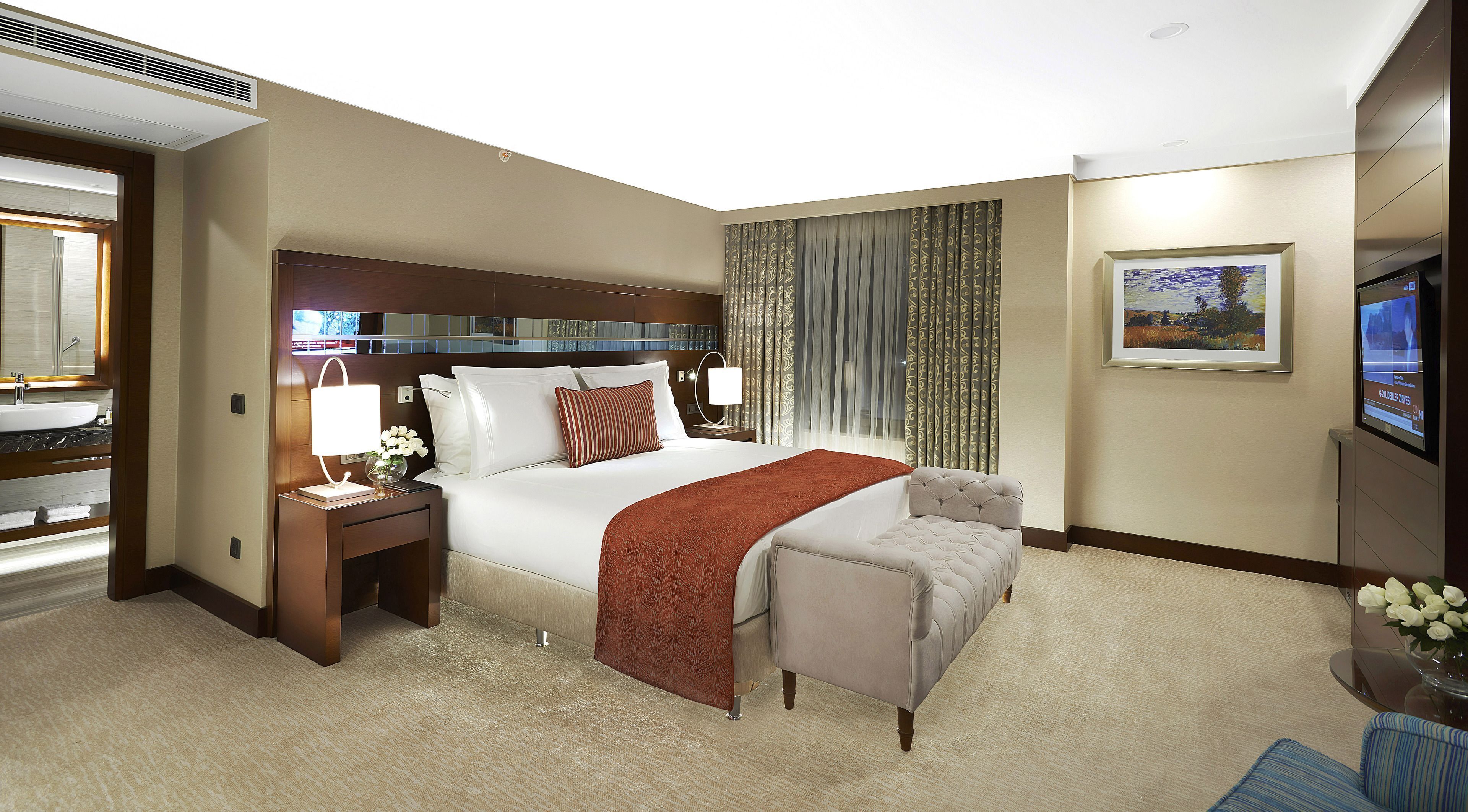 Ropa de cama de alta calidad y minibar 