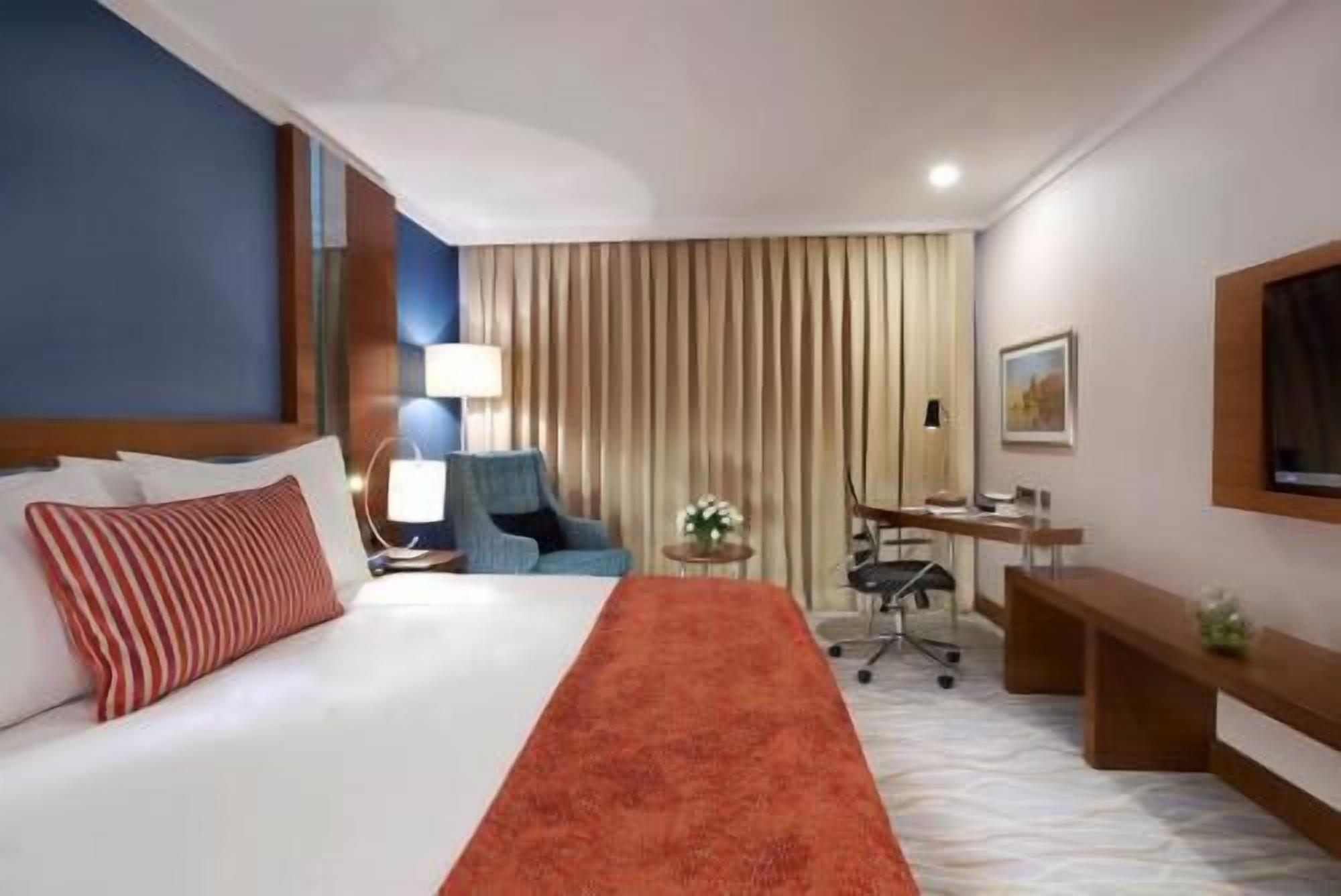 Ropa de cama de alta calidad y minibar 