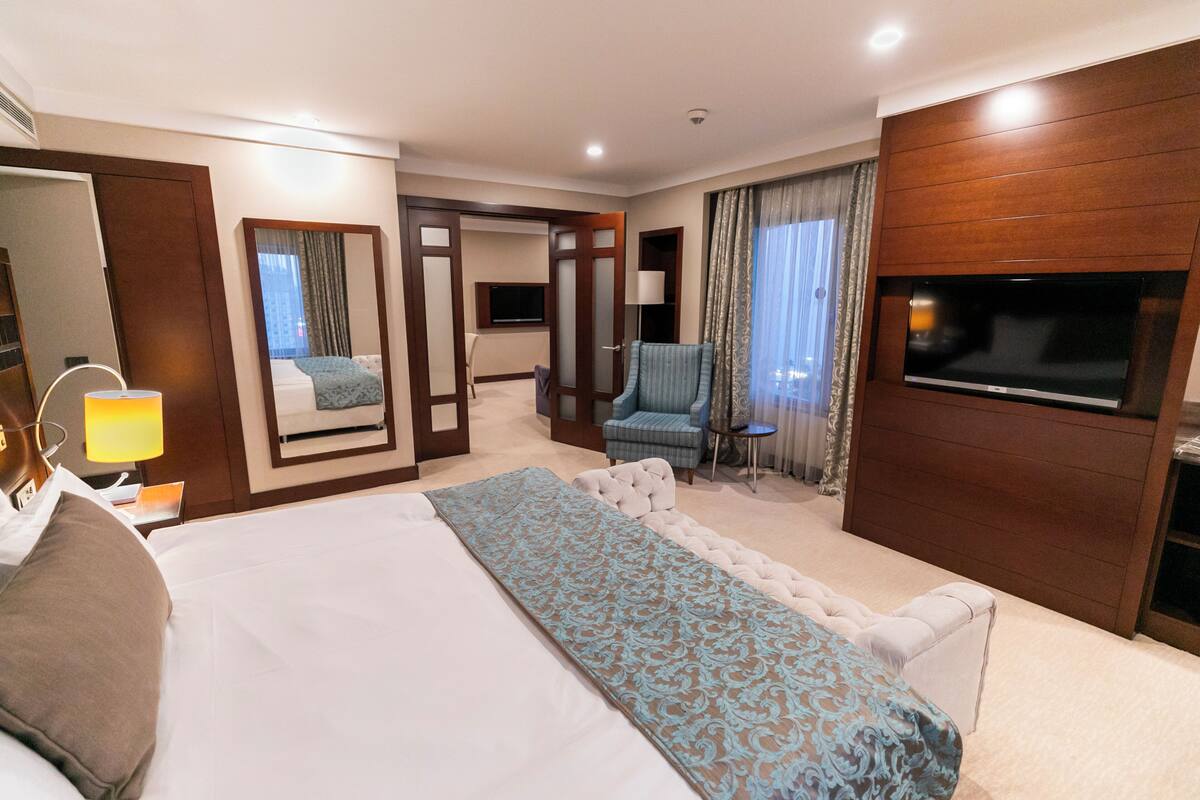 Suite, 1 Bedroom | Premium bedding, minibar, in-room safe, WiFi (free)