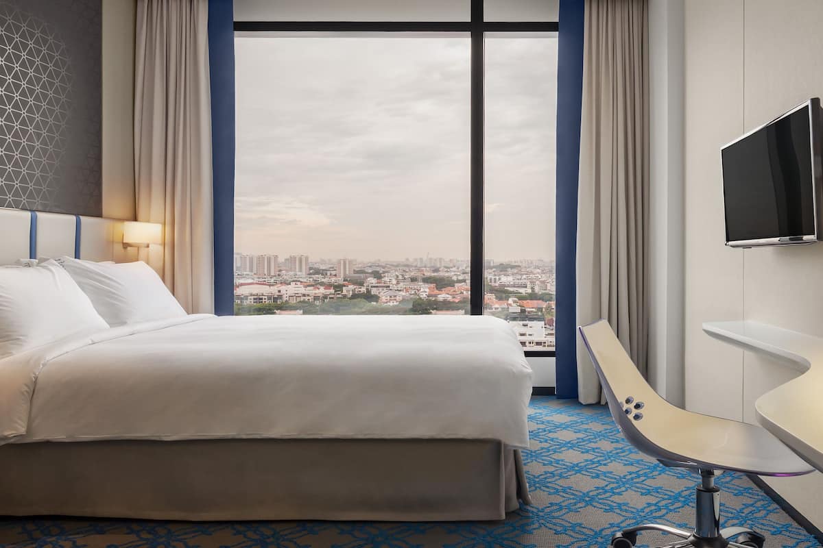 standard room, 1 queen bed, city view (high floor, free breakfast) | city view