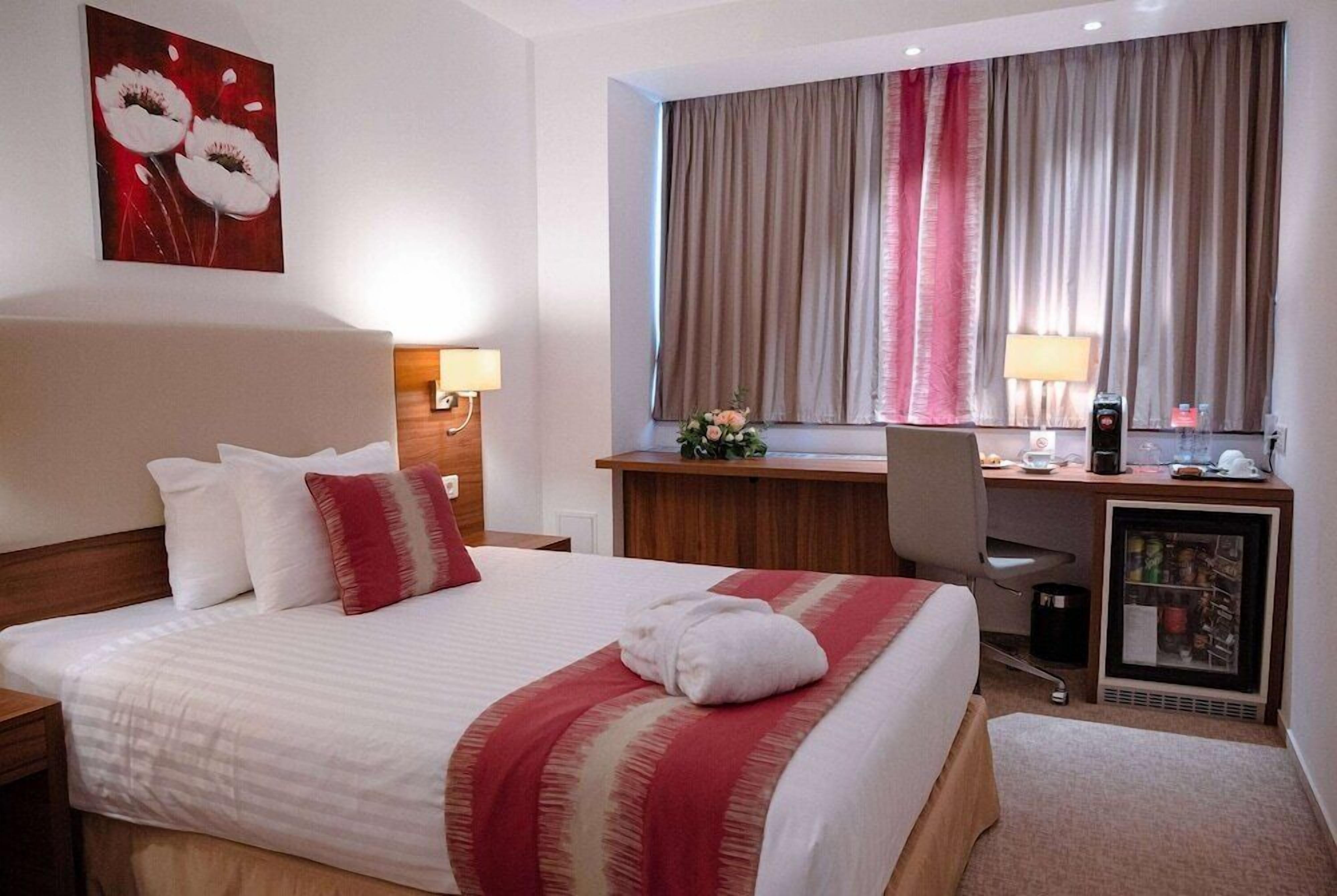 Literie de qualité supérieure, matelas Select Comfort, minibar