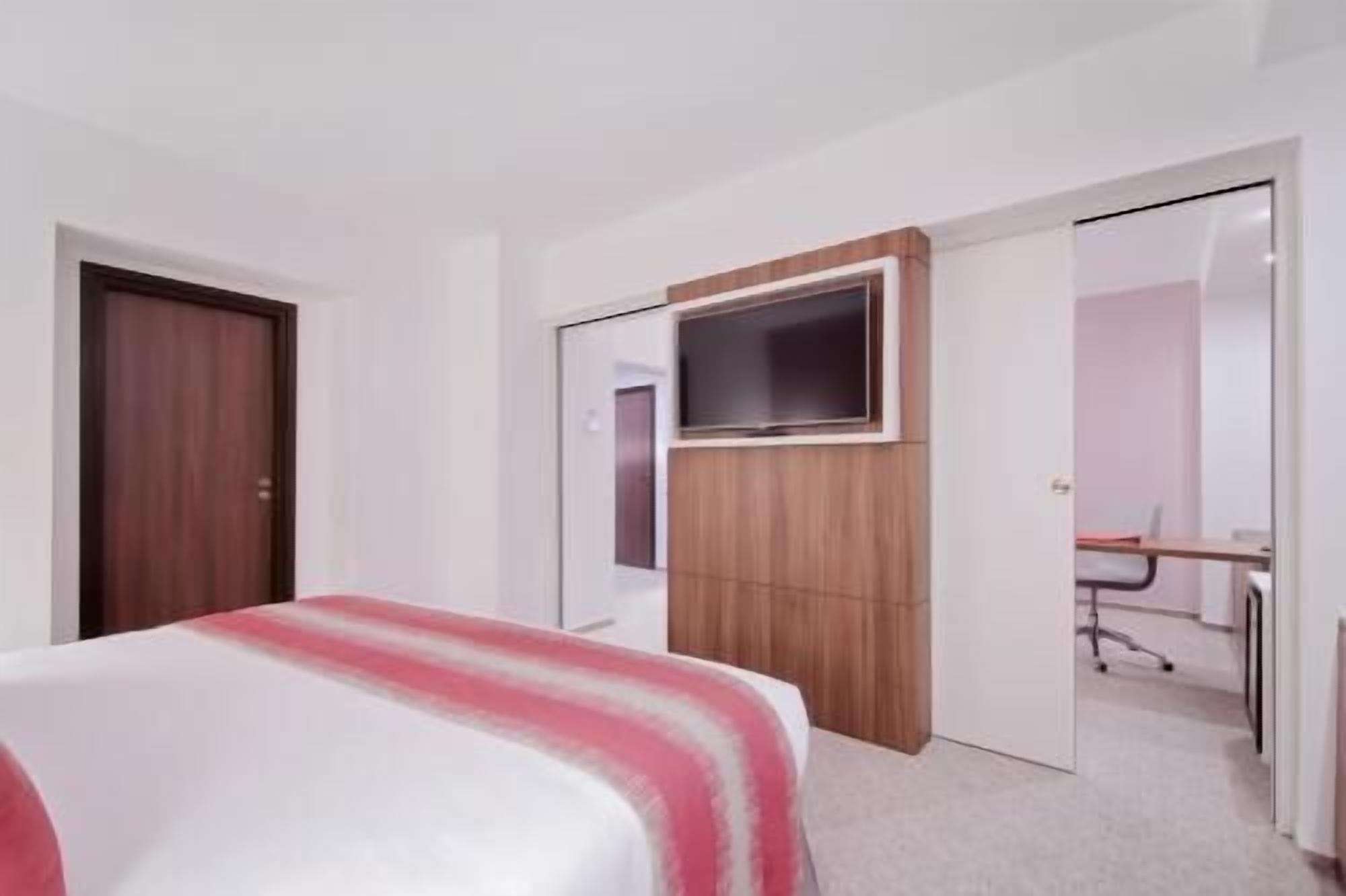 Literie de qualité supérieure, matelas Select Comfort, minibar