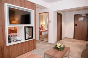 Roupas de cama premium, camas Select Comfort, frigobar