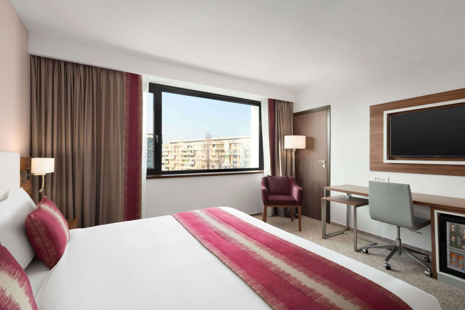 Literie de qualité supérieure, matelas Select Comfort, minibar
