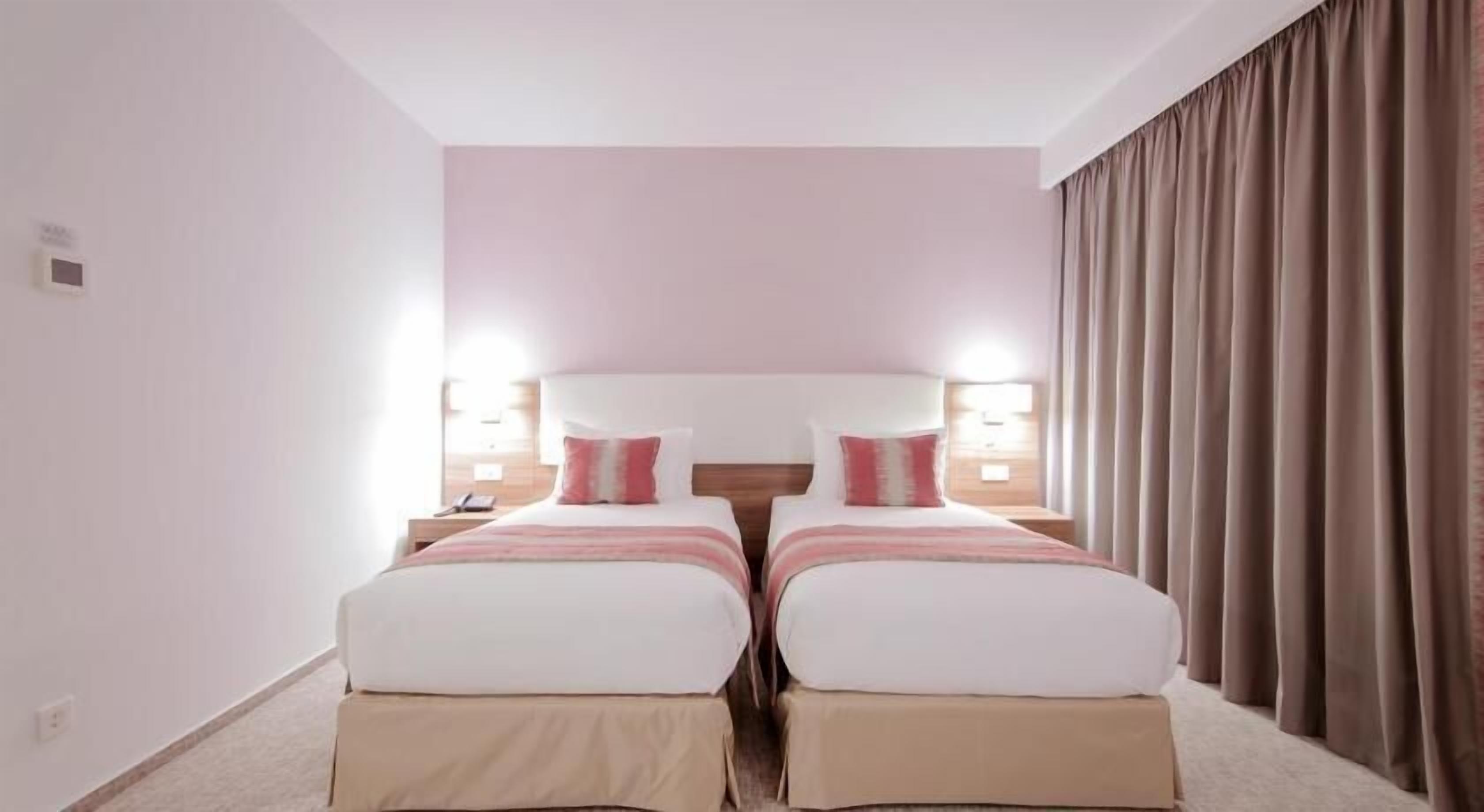 Literie de qualité supérieure, matelas Select Comfort, minibar