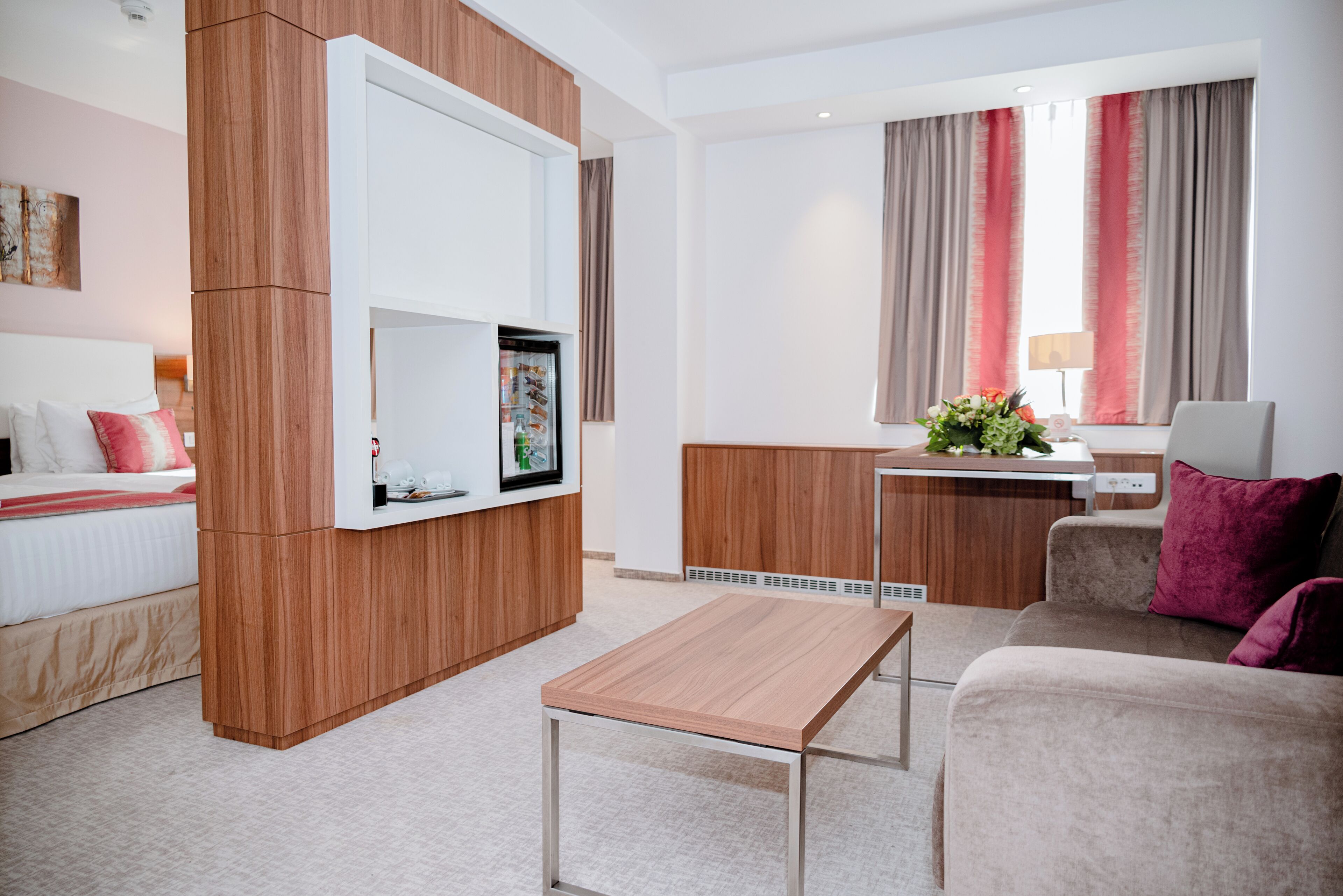 executive room, 1 king bed, non smoking | premium bedding, select comfort beds, minibar, in-room safe