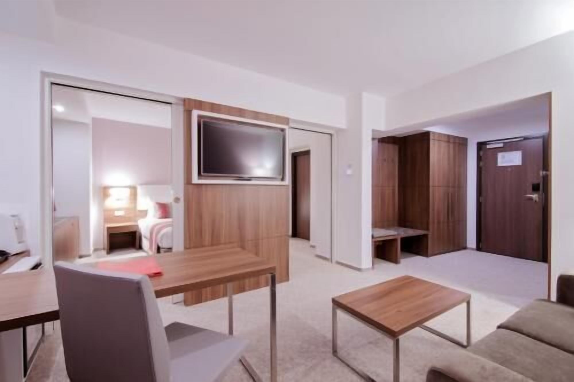 Literie de qualité supérieure, matelas Select Comfort, minibar