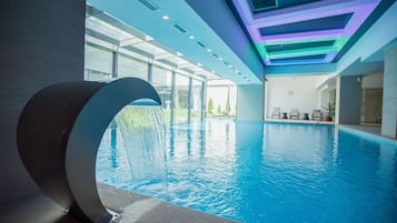 Indoor pool, pool loungers