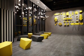 Lobby sitting area - L7 MYEONGDONG by LOTTE HOTELS (Seoul)