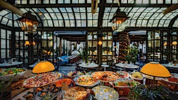2 restaurants, breakfast, lunch, dinner served; Italian cuisine
