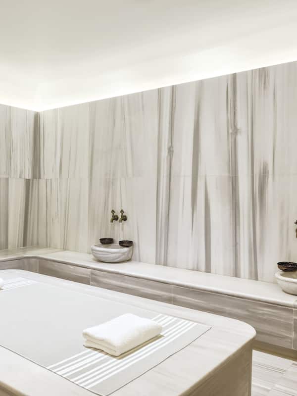 Sauna, steam room, Turkish bath/hammam, body treatments, aromatherapy