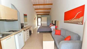 Studio | Ruang tamu | TV