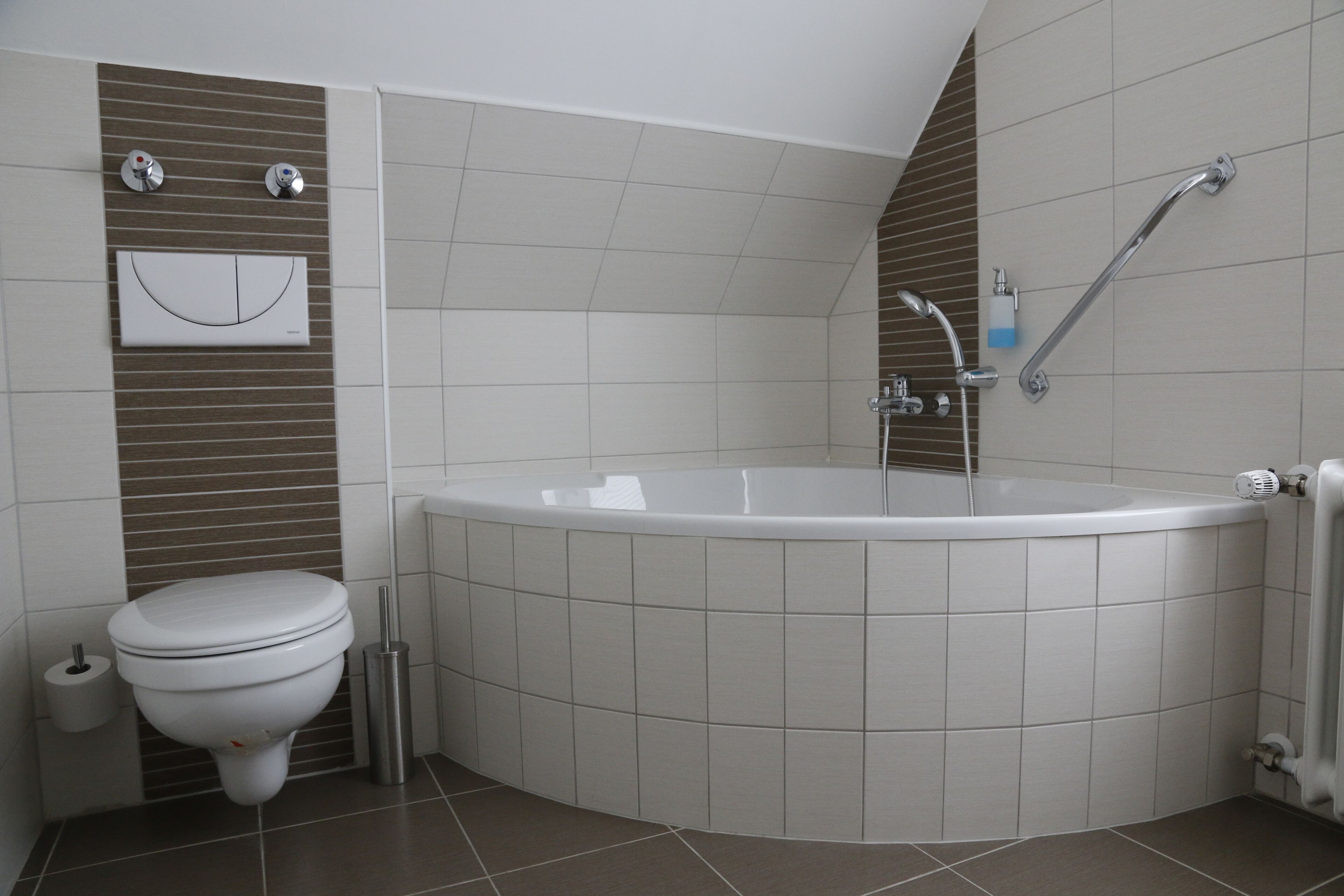 free toiletries, towels