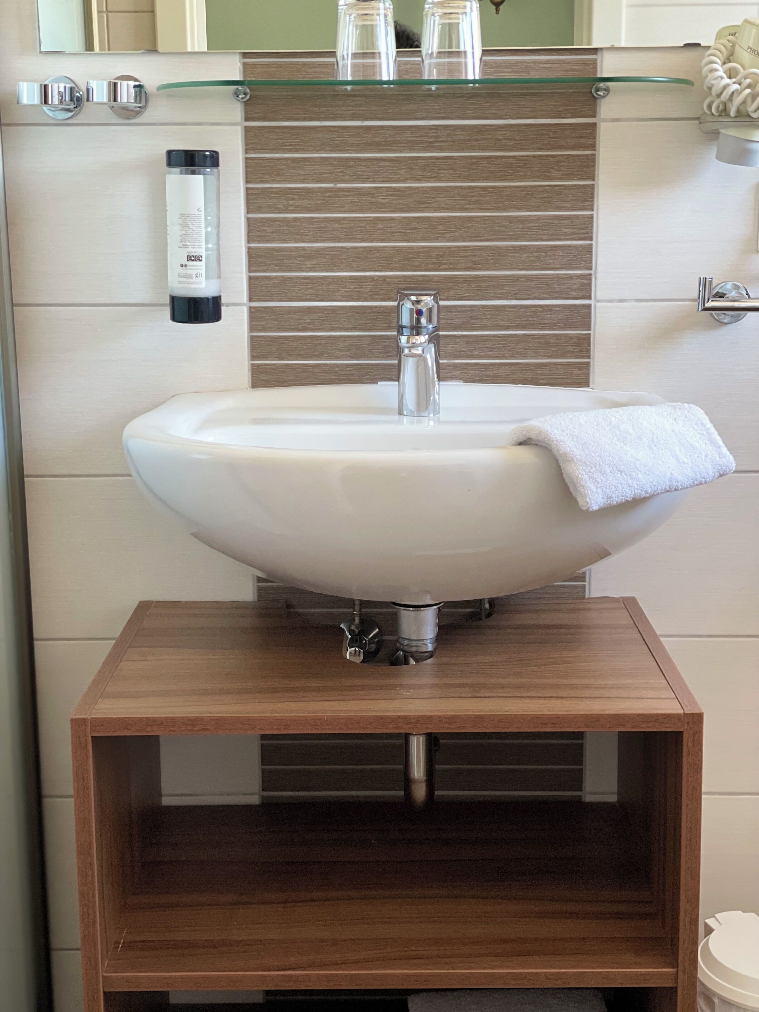 premium bedding, minibar, desk, free wifi