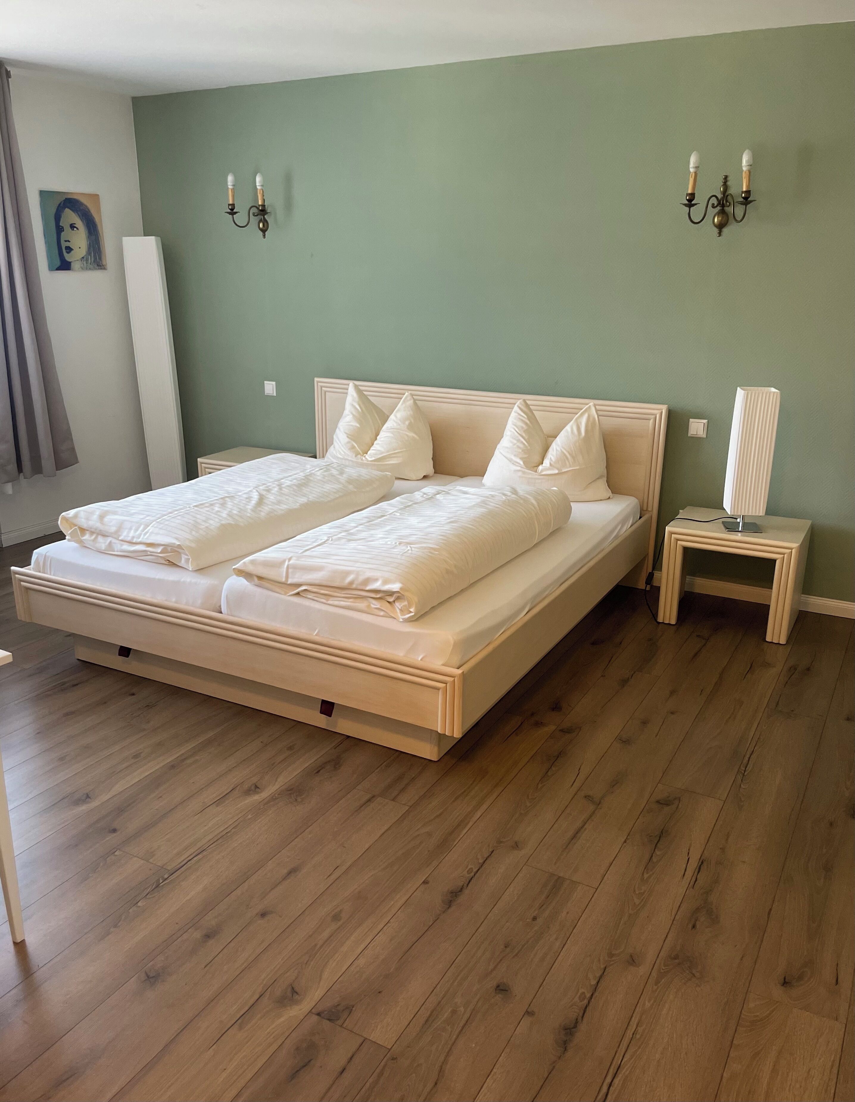 Premium bedding, minibar, desk, free WiFi