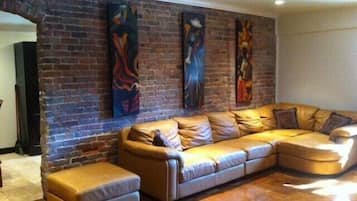 Cottage, 2 Bedrooms, Kitchen | Ruang tamu | TV Plasma