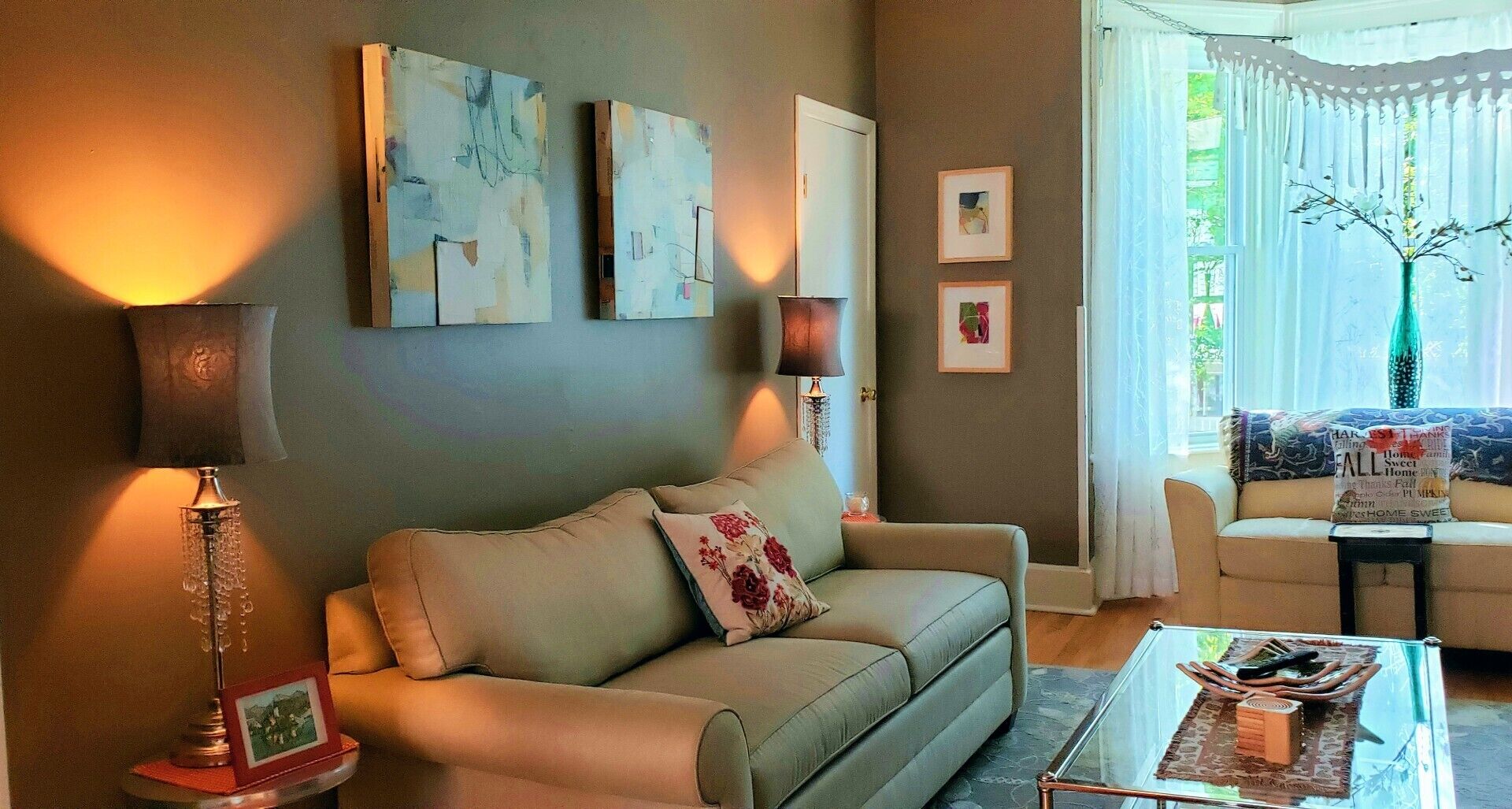 Angela's Suite | Living area | 48-inch flat-screen TV with digital channels, TV, Netflix