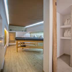 Hydrotherapy, aromatherapy, deep-tissue massages, Thai massages