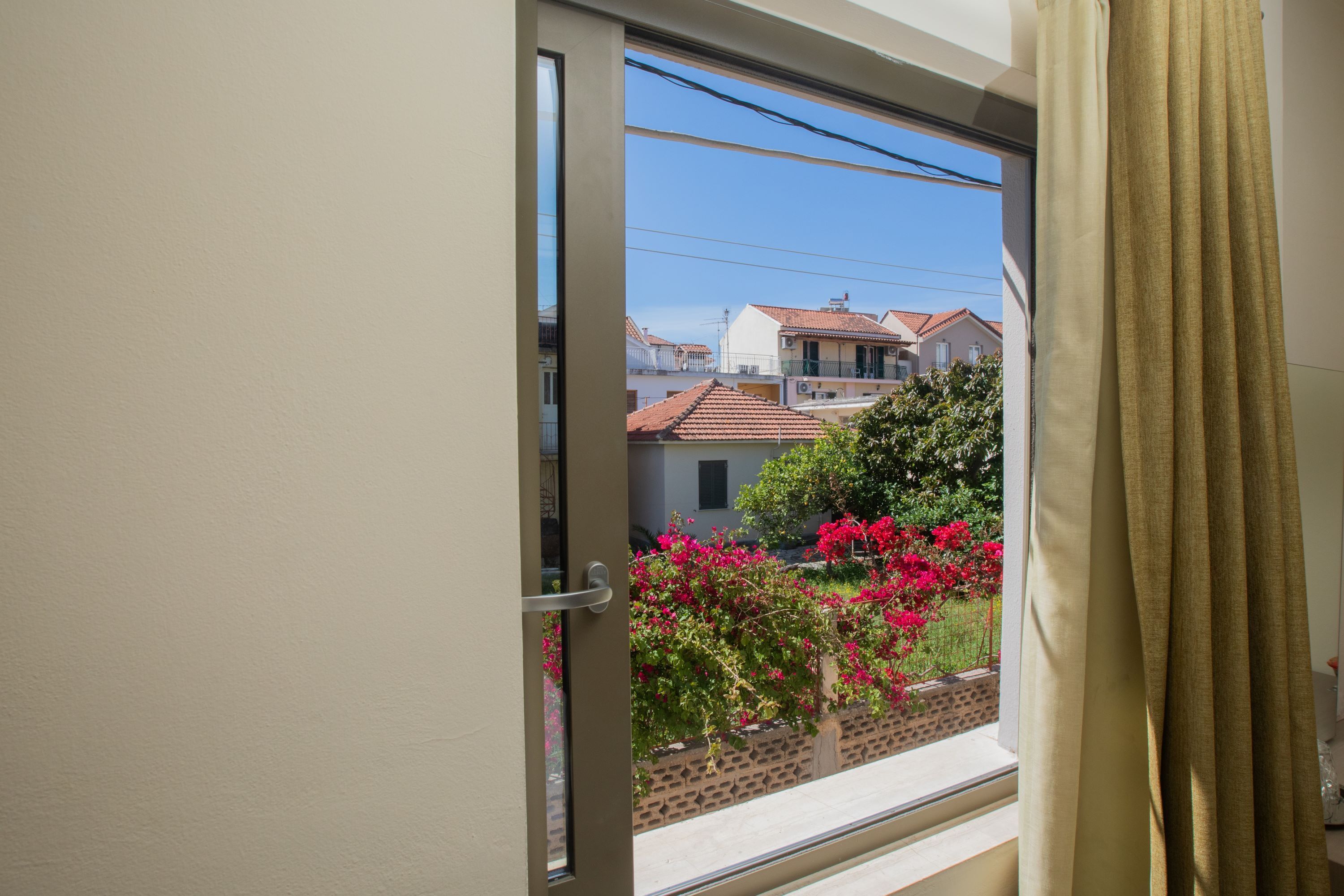 compact room | garden view