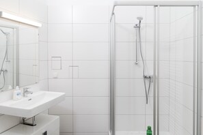 Apartment, 3 Bedrooms, Kitchen, City View (Cleaning Fee Included) | Bathroom