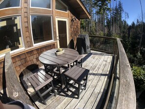 Front of property - Black Bear Guesthouse (Tofino)