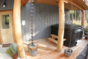 Terrace/patio - Black Bear Guesthouse (Tofino)