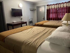 标�准房, 2 张大床 | 办公桌、免费 WiFi