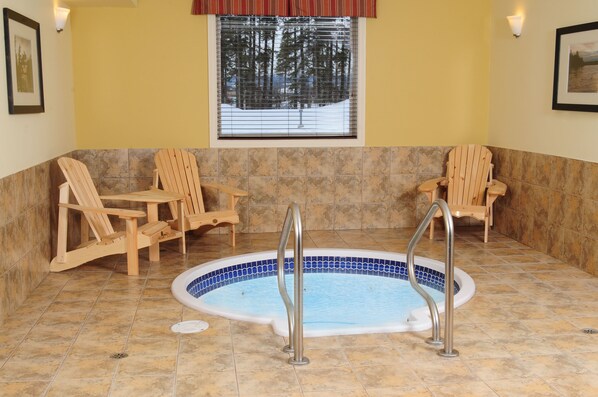 Pool - Trend Mountain Hotel & Conference Centre (Tumbler Ridge)