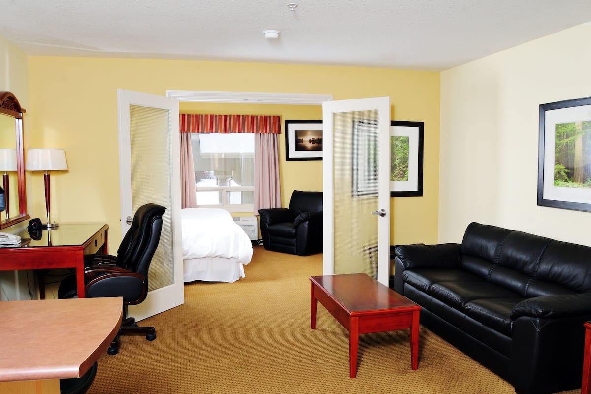 Suite, 1 chambre, coin cuisine | Coin séjour