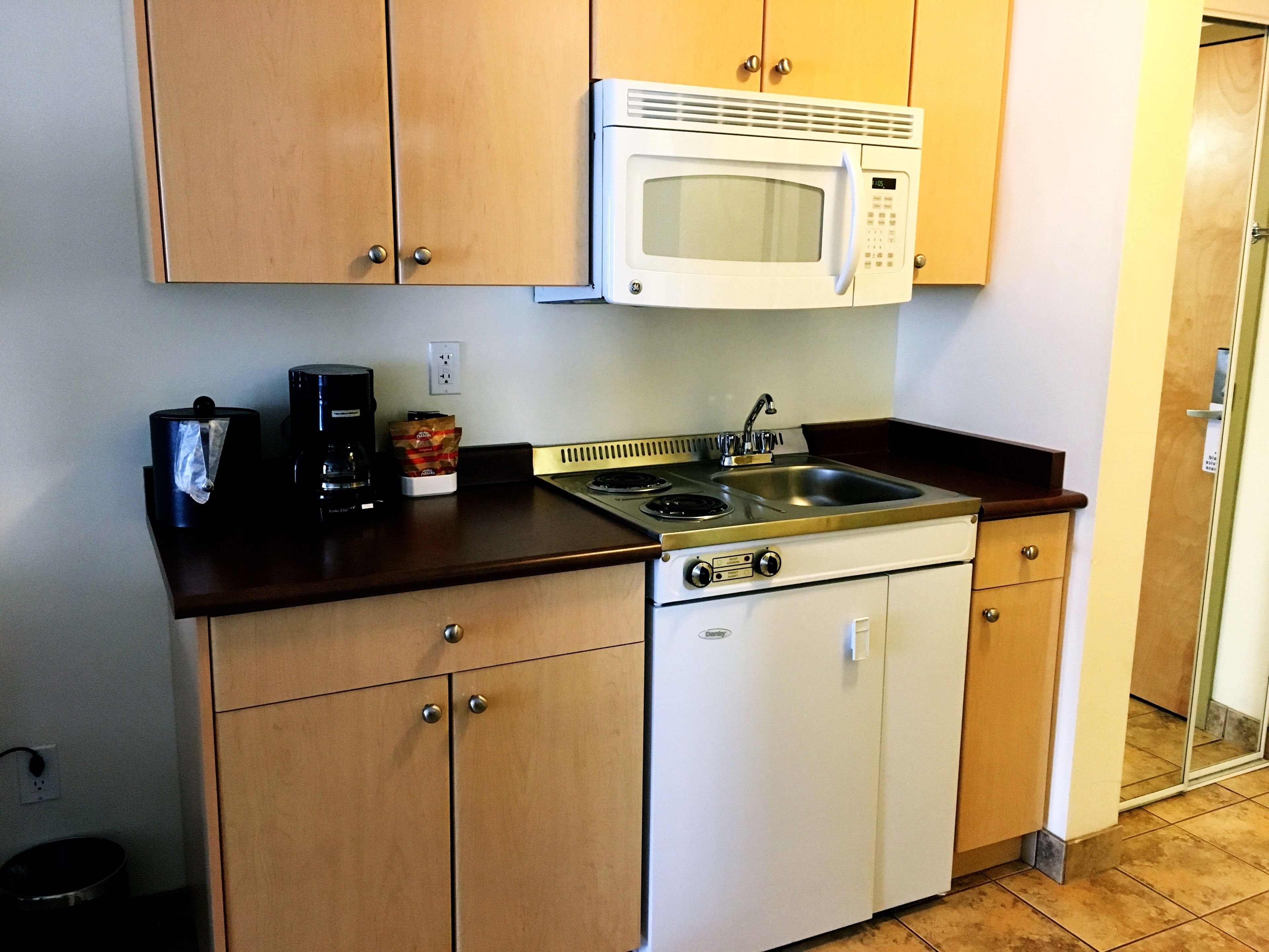 deluxe room, 2 queen beds, kitchenette | private kitchenette | mini-fridge, microwave, coffee/tea maker