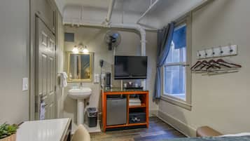 Run of House 1 Queen Bed, Shared Bathroom | Iron/ironing board, free WiFi, bed sheets