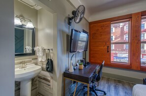 1 Queen Bed with Sofa Bed, Shared Bathroom | Iron/ironing board, free WiFi, bed sheets - Ram's Hotel (San Francisco)