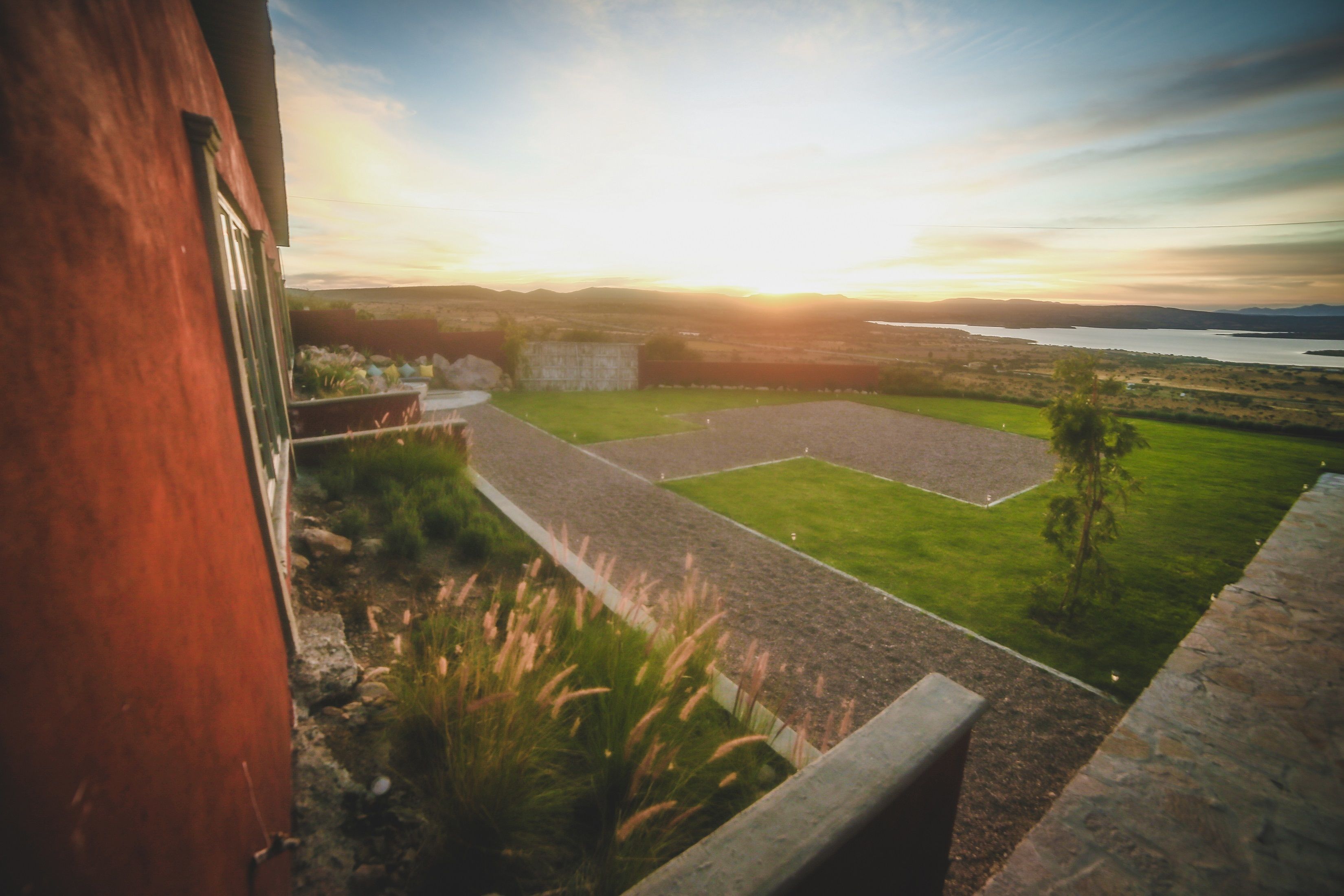 Café da manhã, almoço e jantar; culinária internacional 