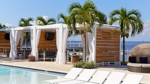 2 Außenpools, Cabañas (gegen Gebühr), Sonnenschirme