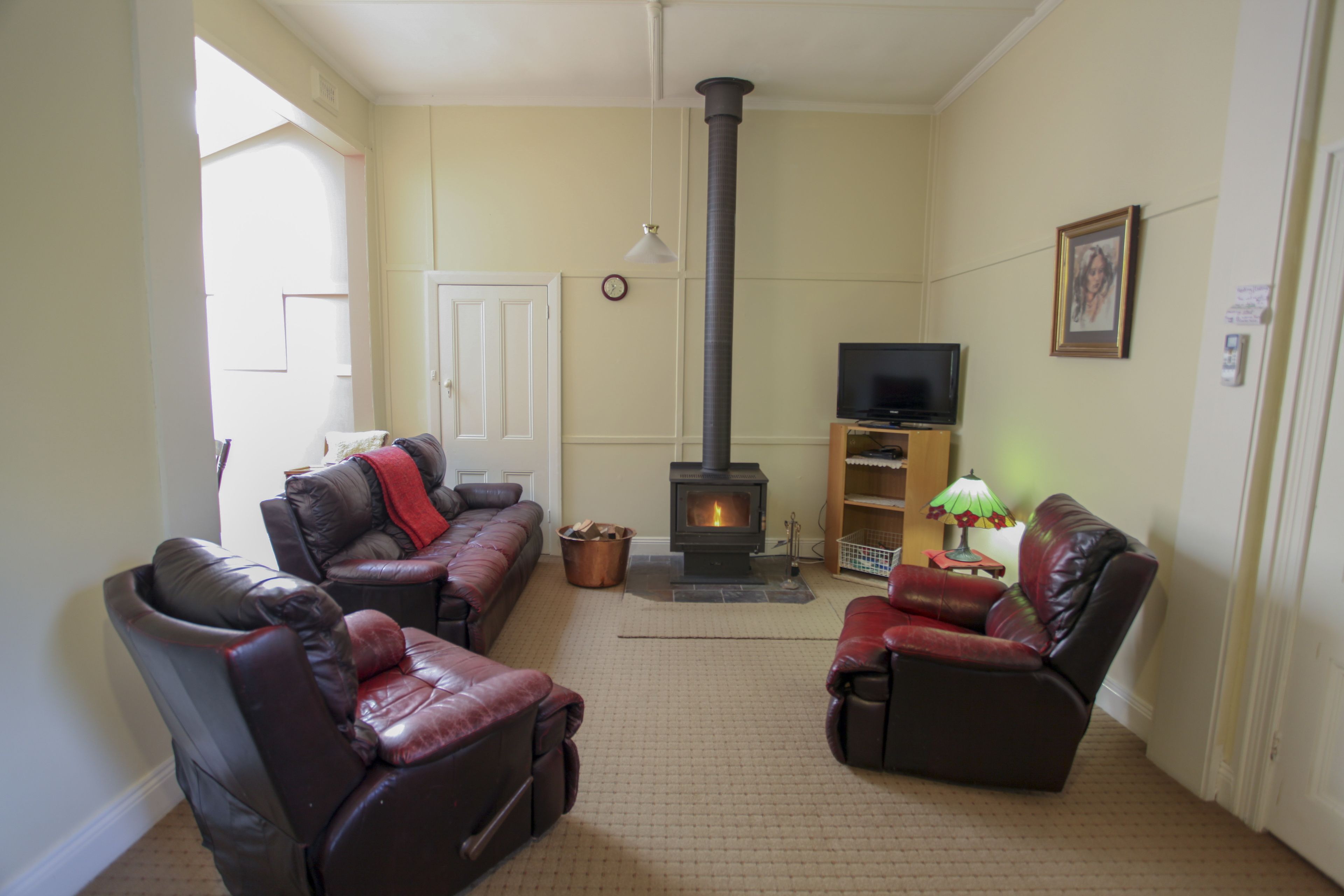 Family Suite, 2 Bedrooms, Kitchenette, Ground Floor | Living room | Flat-screen TV, fireplace, DVD player