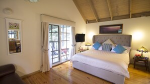 Classic Studio Suite, Garden View | Iron/ironing board, free cots/infant beds, free WiFi, bed sheets - Olinda Country Cottages (Olinda)