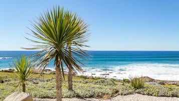 Una playa cerca, arena blanca