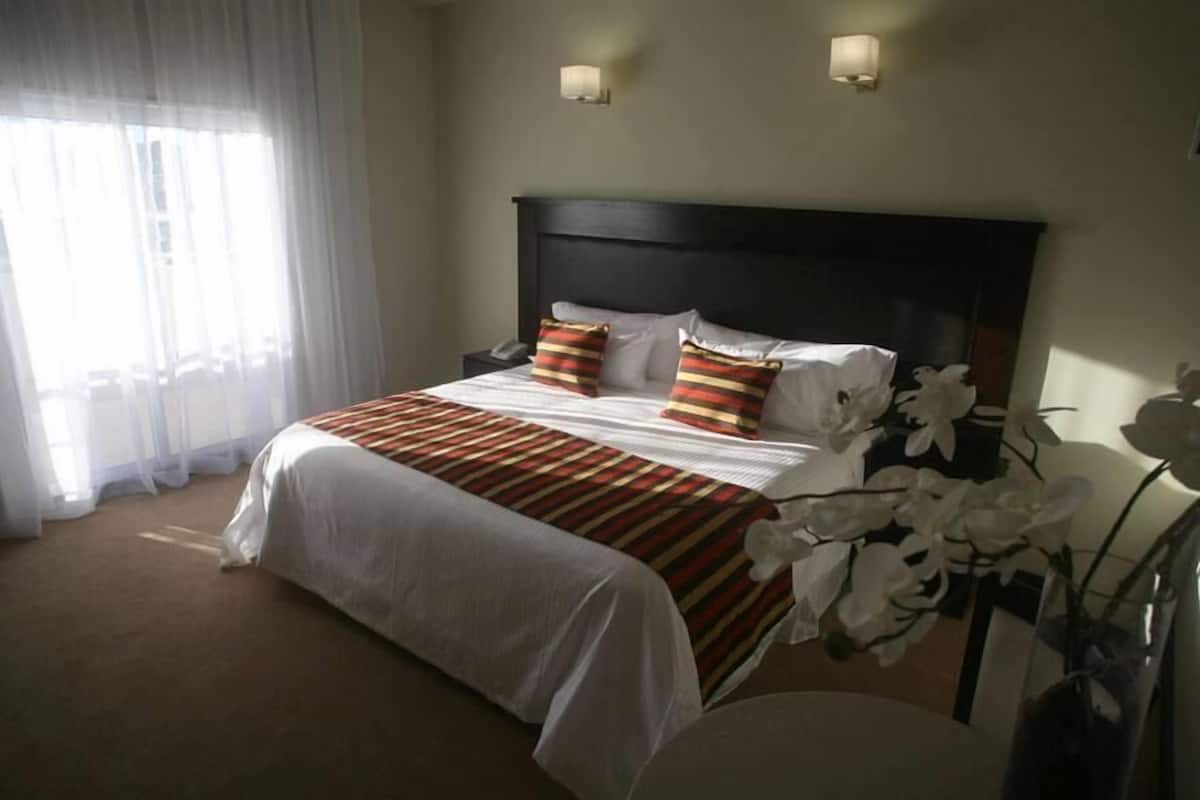 Minibar, in-room safe, desk, free cots/infant beds