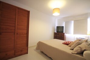 Apartamento standard, 2 quartos, sacada | 2 quartos, Wi-Fi de cortesia