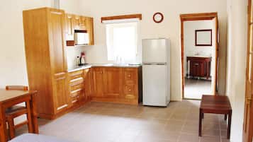 Stallion Box (up to two guests) | Private kitchenette