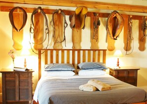 Groom's Quarters & Harness Room (up to seven guests) | Soundproofing, iron/ironing board, bed sheets - Bungaree Station (Bungaree)