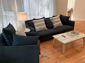 Interior - The Retreat at Stirling (Stirling)